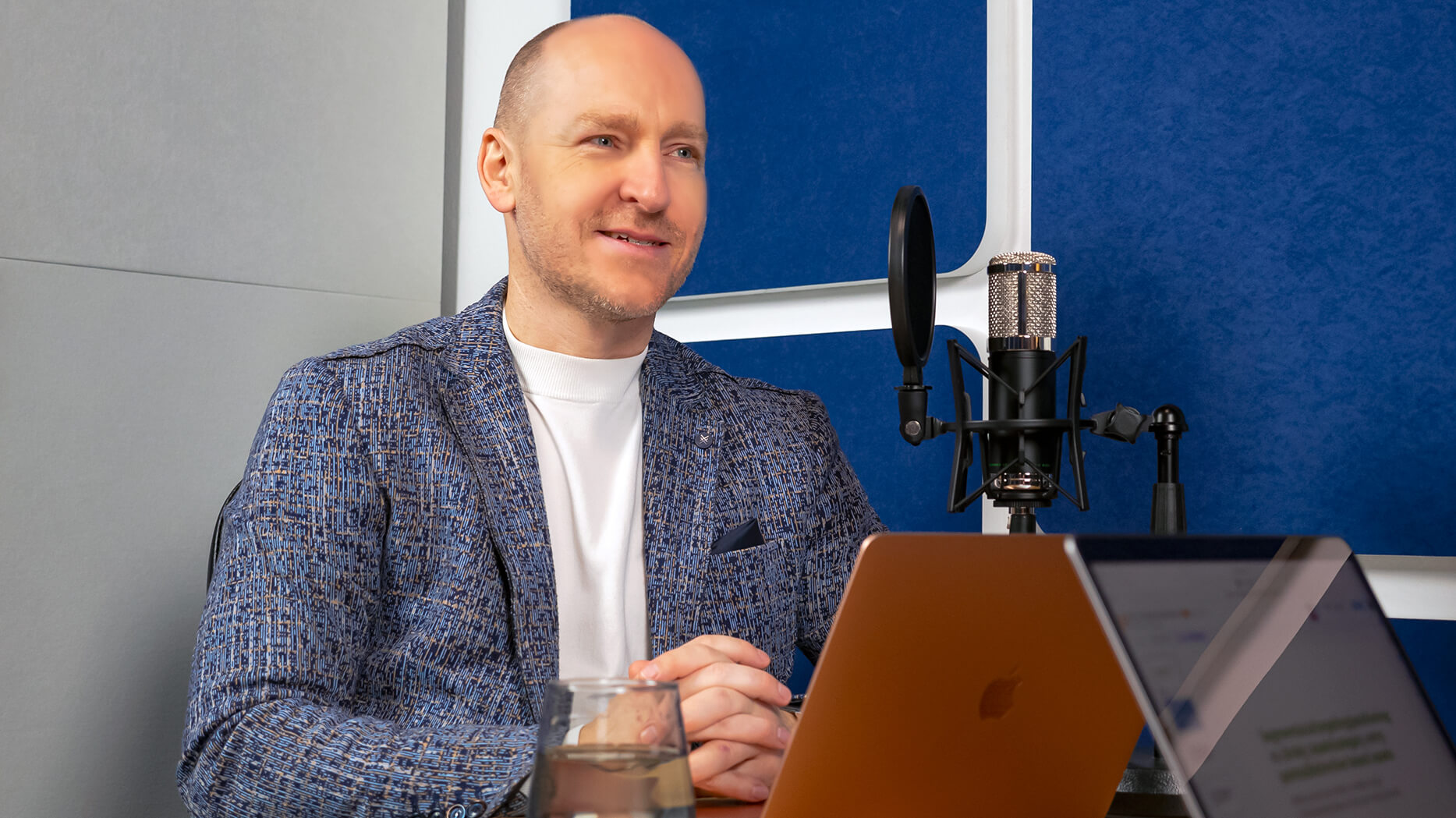 Podcast Eshopový kráľ – učte sa z praktických skúseností a tipov pre malé a stredné e-shopy. Pridajte sa k rastúcej komunite na YouTube